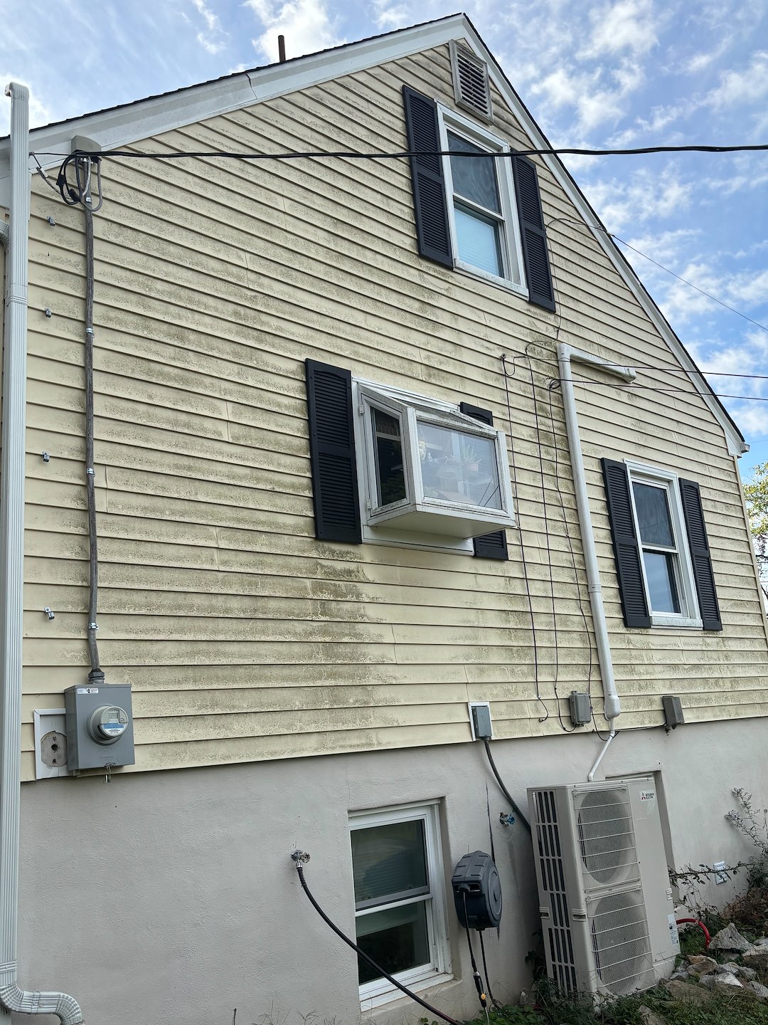 Top notch house washing project in Roanoke, VA with drastic results